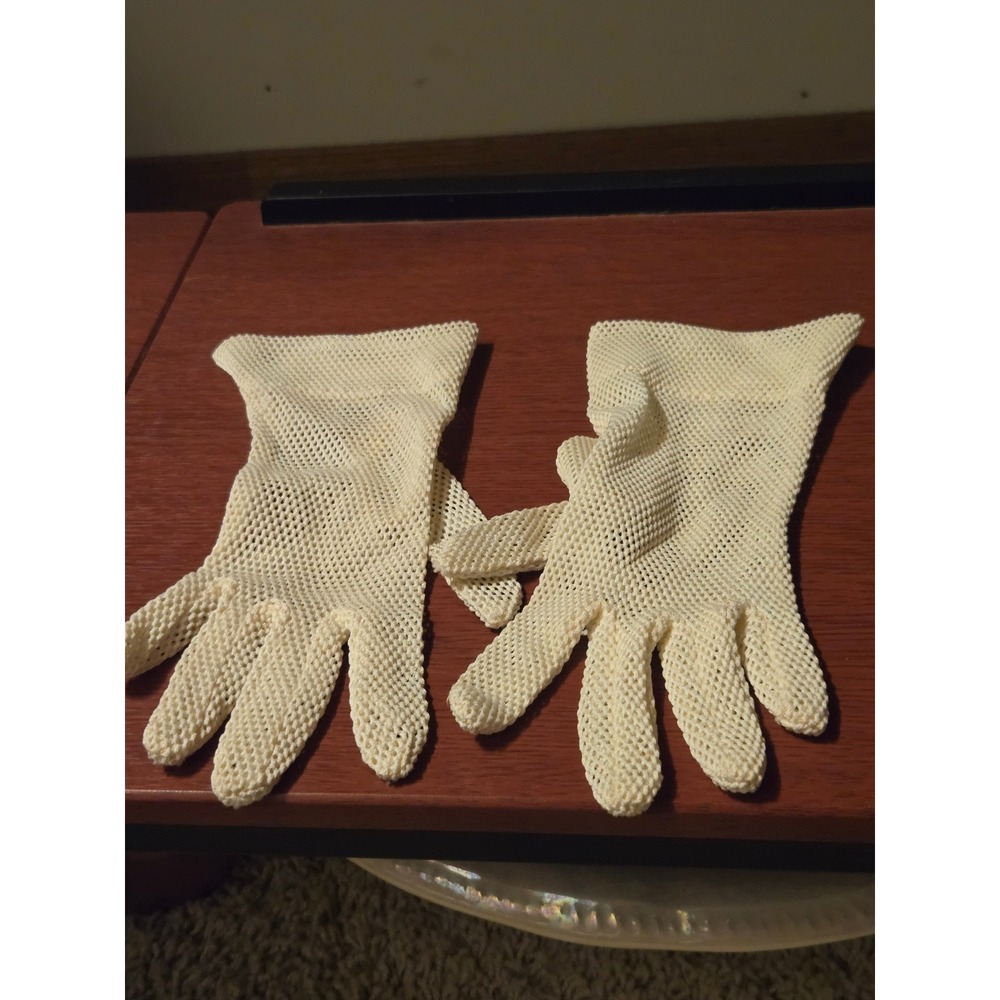 Vintage Cream Crochet Mesh Gloves Short Wrist Length Fishnet Tea Party Formal